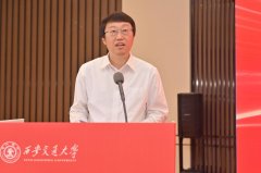 <b>能学院院长朱松纯</b>